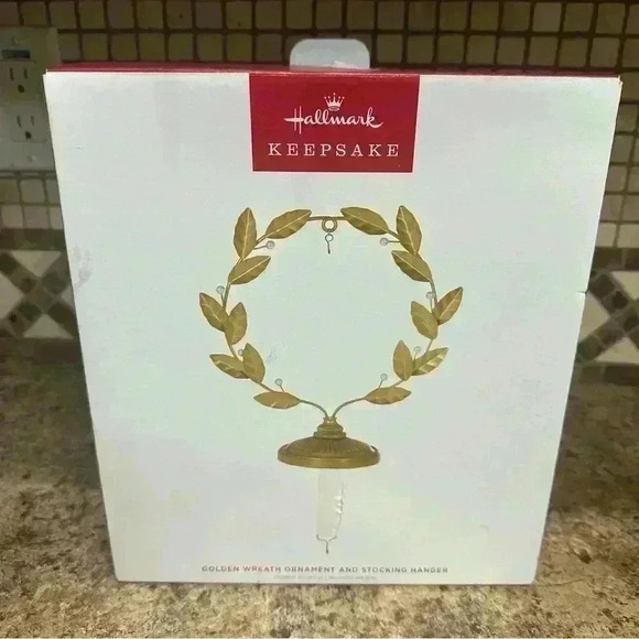 NEW Hallmark Keepsake Golden Metal Wreath Ornament & Stocking Hanger Christmas - Picture 1 of 7